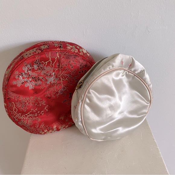 2 Vintage Round Zippered Cosmetic Jewelry Cases 60’s Designer Andre Richard - Picture 3 of 9